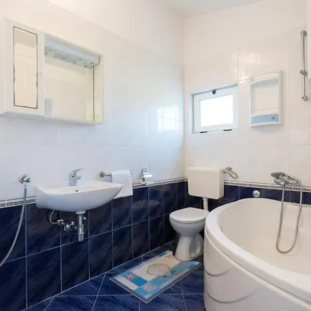 Apartment Petra Necujam