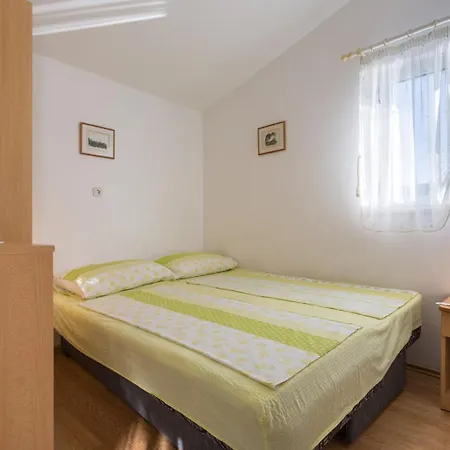 Apartment Petra Nečujam